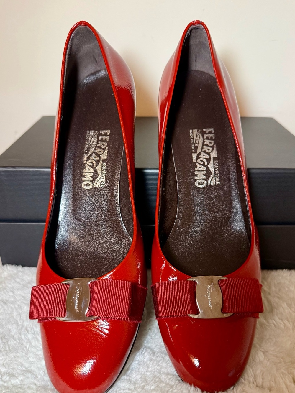 Salvatore Ferragamo Red Patent Vara Bow Mid Heel Pump Like New, Great Condition! - Picture 2 of 9